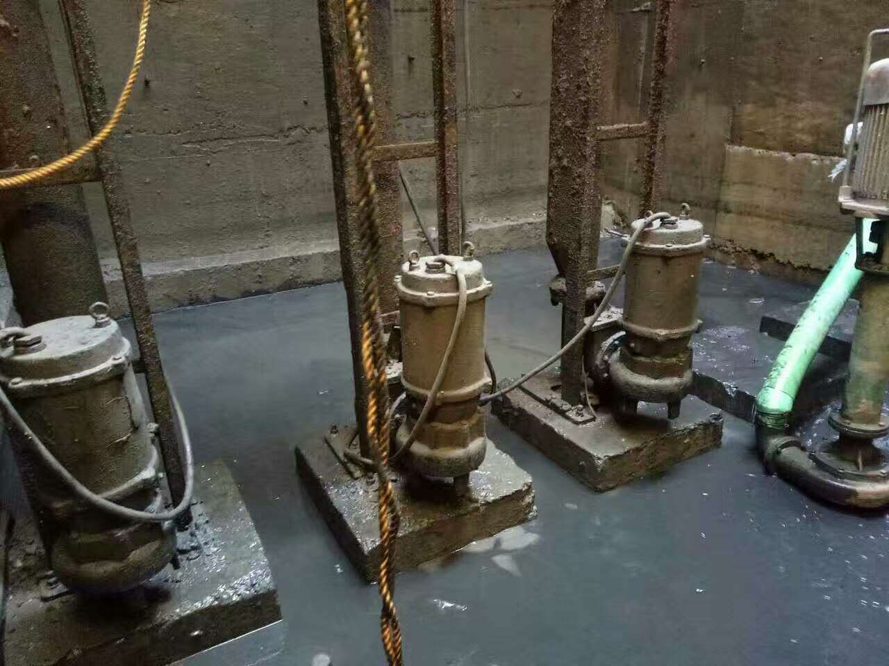 武山污水池清理