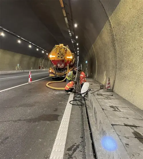 武山隧道排水渠清淤